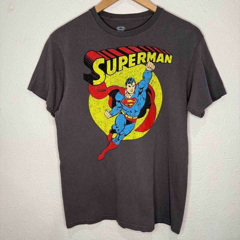 Vintage Superman Tee Shirt Dark Grey Red Blue Yellow Graphic Men’s Size Medium